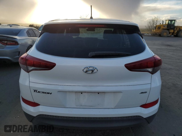 2018 Hyundai Tucson SE z VIN KM8J2CA41JU667909, wystawiony jako Copart lot #49583005 z przebiegiem Nie podano mil oraz Szkody całkowita. Historia ofert i sprzedaży dostępna na DreamBid. Obrazek 6.