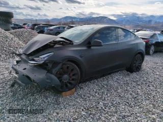 2021 Tesla Model Y Performance with VIN 5YJYGDEF9MF098617, listed as a Copart auction lot 47575045 with 116,056 mi miles and Salvage Title. Bid and sale history available at DreamBid. Image 1.
