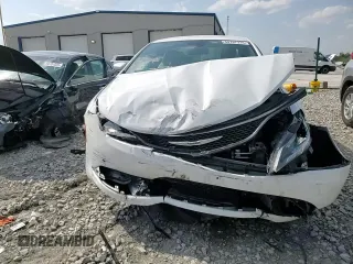 2015 Chrysler 200 S z VIN 1C3CCCBG1FN557242, wystawiony jako Copart lot #54767335 z przebiegiem 62 946 mil mil oraz Szkoda całkowita • Salvage title. Historia ofert i sprzedaży dostępna na DreamBid. Obrazek 13.