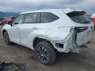 2022 Toyota Highlander XLE with VIN 5TDGZRBHXNS234405, listed as a IAAI auction lot 42045237 with 49,875 mi miles and . Bid and sale history available at DreamBid. Image 3.