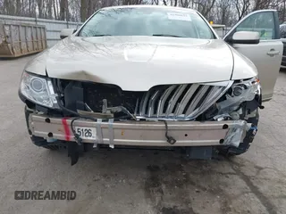 2010 Lincoln MKS с VIN 1LNHL9DR0AG607074, выставлен на аукционе IAAI как лот 41900627 с пробегом 118 882 миль миль и . История ставок и продаж доступна на DreamBid. Изображение 6.