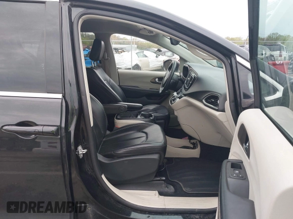 2020 Chrysler Voyager LXi z VIN 2C4RC1DG5LR164284, wystawiony jako IAAI lot #42055376 z przebiegiem 143 474 mil mil oraz . Historia ofert i sprzedaży dostępna na DreamBid. Obrazek 5.