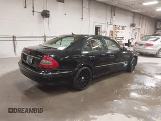 2007 Mercedes-Benz E-Class 3.5L with VIN WDBUF87XX7X214060, listed as a IAAI auction lot 41199590 with 136,011 mi miles. Bid and sale history available at carsss.com. Image 4.