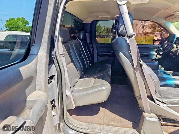 2011 Chevrolet Silverado 1500 LT with VIN 1GCRCSE07BZ124560, listed as a Copart auction lot 52744465 with 217,889 mi miles and Clean Title. Bid and sale history available at carsss.com. Image 6.