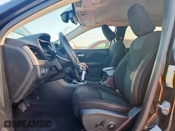 2017 Jeep Cherokee Latitude с VIN 1C4PJLCB8HW669765, выставлен на аукционе Copart как лот 64127705 с пробегом 162 503 миль миль и Списание • Salvage title. История ставок и продаж доступна на DreamBid. Изображение 7.