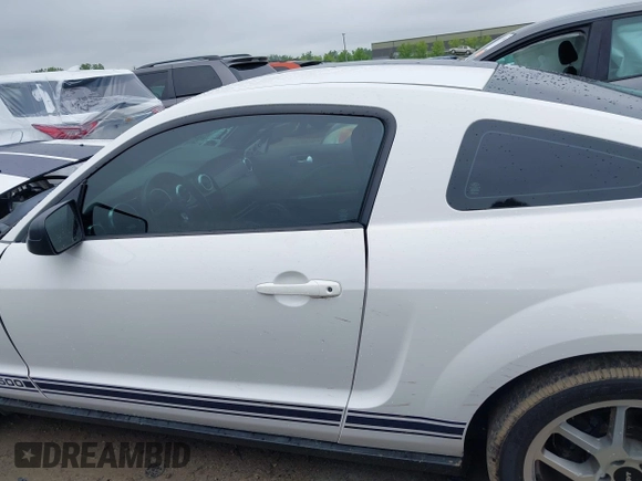 2007 Ford Mustang Shelby GT500 z VIN 1ZVHT88SX75317986, wystawiony jako IAAI lot #42310721 z przebiegiem 44 643 mil mil oraz . Historia ofert i sprzedaży dostępna na DreamBid. Obrazek 14.
