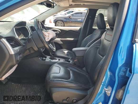 2018 Jeep Cherokee Trailhawk z VIN 1C4PJMBX0JD562021, wystawiony jako Copart lot #59136885 z przebiegiem 122 792 mil mil oraz Szkoda całkowita • Salvage title. Historia ofert i sprzedaży dostępna na DreamBid. Obrazek 7.