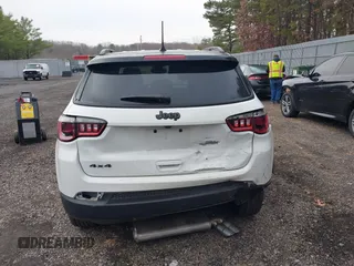 2022 Jeep Compass Latitude with VIN 3C4NJDBB5NT184919, listed as a IAAI auction lot 41044815 with 17,654 mi miles and . Bid and sale history available at DreamBid. Image 16.