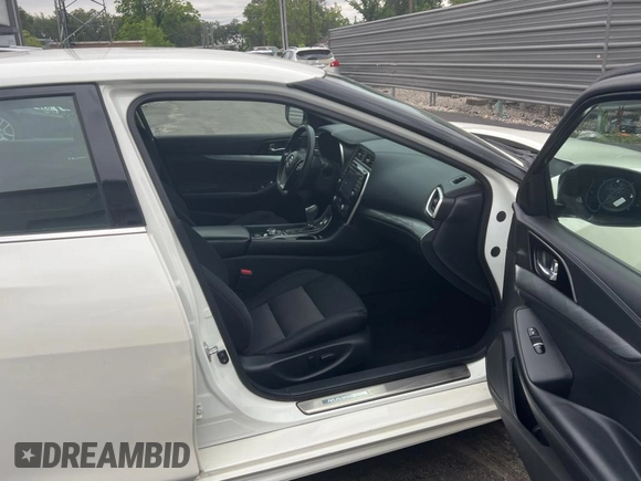 2016 Nissan Maxima S with VIN 1N4AA6AP8GC409491, listed as a Copart auction lot 56022195 with 39,041 mi miles and Clean Title. Bid and sale history available at DreamBid. Image 5.