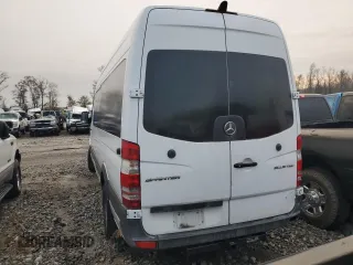 2014 Mercedes-Benz Sprinter with VIN WDZPE8DC9E5852585, listed as a Copart auction lot 84082834 with 378,412 mi miles and Salvage Title. Bid and sale history available at DreamBid. Image 6.