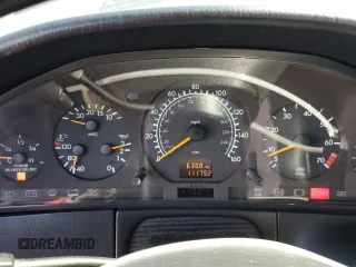 1999 Mercedes-Benz S 320/430/500 z VIN WDBGA33G7XA422291, wystawiony jako Copart lot #60374865 z przebiegiem 111 792 mil mil oraz Czysty tytuł • Clean title. Historia ofert i sprzedaży dostępna na DreamBid. Obrazek 9.