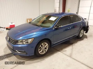 2017 Volkswagen Passat S z VIN 1VWAT7A38HC013602, wystawiony jako IAAI lot #41218616 z przebiegiem 77 497 mil mil oraz . Historia ofert i sprzedaży dostępna na DreamBid. Obrazek 19.