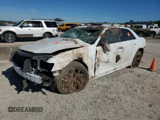 2022 Chrysler 300 Touring L with VIN 2C3CCADG1NH163135, listed as a Copart auction lot 84762584 with 40,688 mi miles and Salvage Title. Bid and sale history available at carsss.com. Image 1.