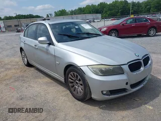 2009 BMW 3 Series 328i z VIN WBAPH77509NM30755, wystawiony jako IAAI lot #42283837 z przebiegiem 249 980 mil mil oraz . Historia ofert i sprzedaży dostępna na DreamBid. Obrazek 1.