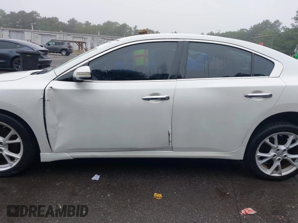 2013 Nissan Maxima SV z VIN 1N4AA5AP2DC820343, wystawiony jako IAAI lot #42520118 z przebiegiem 89 078 mil mil oraz . Historia ofert i sprzedaży dostępna na DreamBid. Obrazek 14.