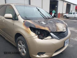 2011 Toyota Sienna LE AAS with VIN 5TDKK3DC0BS025523, listed as a IAAI auction lot 41114051 with 1 mi miles. Bid and sale history available at carsss.com. Image 6.