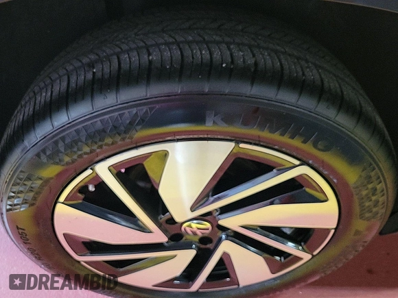 2024 Volkswagen Atlas SE z VIN 1V2HR2CA9RC558223, wystawiony jako IAAI lot #42734557 z przebiegiem 22 426 mil mil oraz . Historia ofert i sprzedaży dostępna na DreamBid. Obrazek 13.