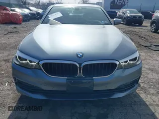 2018 BMW 5 Series 530i xDrive z VIN WBAJA7C59JWC74703, wystawiony jako IAAI lot #41811761 z przebiegiem 54 649 mil mil oraz . Historia ofert i sprzedaży dostępna na DreamBid. Obrazek 12.
