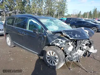 2019 Chrysler Pacifica Touring L with VIN 2C4RC1BG4KR625959, listed as a IAAI auction lot 41729544 with 105,357 mi miles. Bid and sale history available at carsss.com. Image 1.