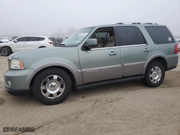 2005 Lincoln Navigator Luxury with VIN 5LMFU28535LJ11117, listed as a Copart auction lot 82929704 with 125,176 mi miles and Salvage Title. Bid and sale history available at carsss.com. Image 1.