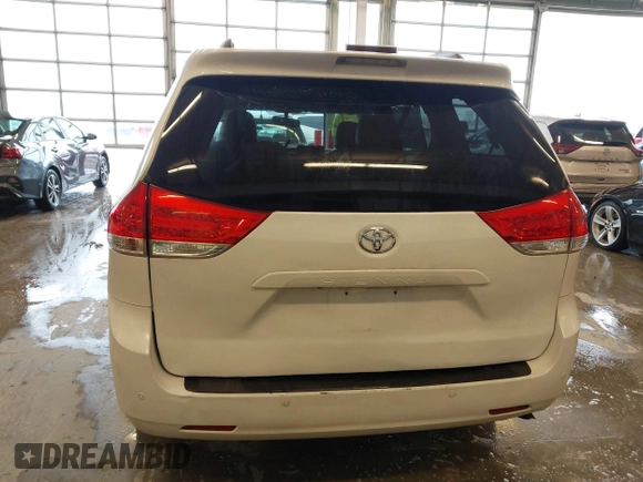 2014 Toyota Sienna XLE with VIN 5TDYK3DC5ES508021, listed as a IAAI auction lot 41963128 with 162,578 mi miles. Bid and sale history available at carsss.com. Image 17.