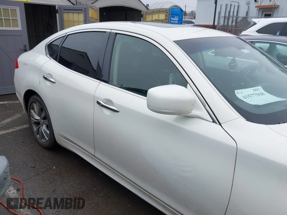 2013 Infiniti M with VIN JN1BY1AP2DM511813, listed as a IAAI auction lot 41577968 with 191,608 mi miles and . Bid and sale history available at DreamBid. Image 14.