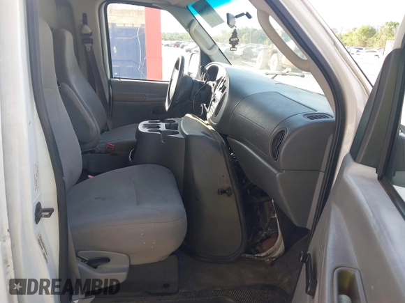 2005 Ford Econoline Cargo with VIN 1FTNE24L35HA46731, listed as a IAAI auction lot 41543863 with 179,541 mi miles. Bid and sale history available at carsss.com. Image 5.