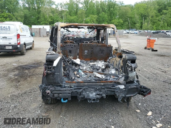 2023 Jeep Wrangler Sahara z VIN 1C4JJXP66PW698724, wystawiony jako Copart lot #55587825 z przebiegiem Nie podano mil oraz Nie do naprawy • Non repairable. Historia ofert i sprzedaży dostępna na DreamBid. Obrazek 6.