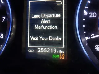 2017 Toyota Highlander XLE with VIN 5TDJZRFH9HS363191, listed as a IAAI auction lot 41642975 with 255,219 mi miles. Bid and sale history available at carsss.com. Image 15.