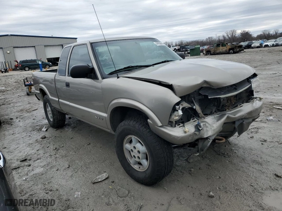 2001 Chevrolet S-10 LS with VIN 1GCDT19W218178369, listed as a Copart auction lot 44506665 with 142,152 mi miles and Salvage Title. Bid and sale history available at carsss.com. Image 4.