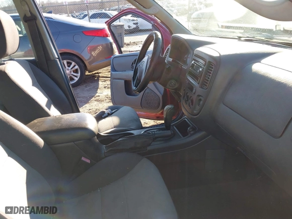 2007 Ford Escape XLS with VIN 1FMYU02Z87KA40260, listed as a IAAI auction lot 41588287 with 188,144 mi miles. Bid and sale history available at carsss.com. Image 5.