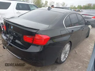 2013 BMW 3 Series 328i xDrive z VIN WBA3B3C55DF536295, wystawiony jako IAAI lot #42199448 z przebiegiem Nie podano mil oraz . Historia ofert i sprzedaży dostępna na DreamBid. Obrazek 4.