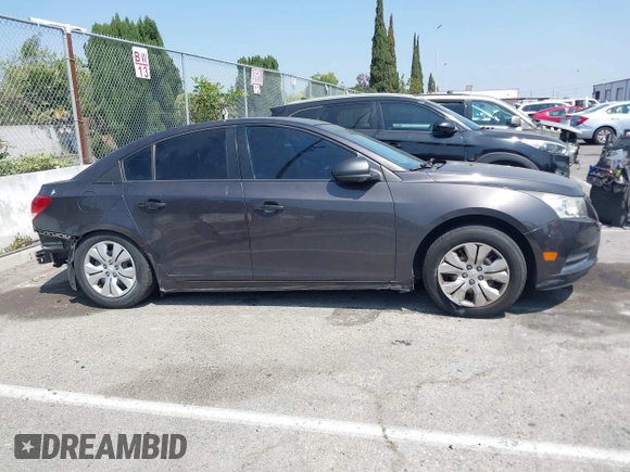 2014 Chevrolet Cruze LS z VIN 1G1PA5SG1E7405326, wystawiony jako IAAI lot #42095319 z przebiegiem Nie podano mil oraz . Historia ofert i sprzedaży dostępna na DreamBid. Obrazek 12.