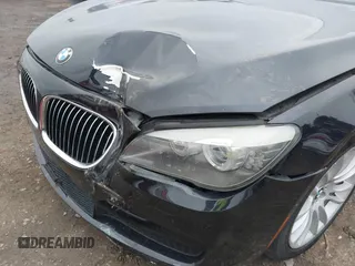 2011 BMW 7 Series 750Li xDrive z VIN WBAKC8C56BC434072, wystawiony jako IAAI lot #41460729 z przebiegiem 127 594 mil mil oraz . Historia ofert i sprzedaży dostępna na DreamBid. Obrazek 6.