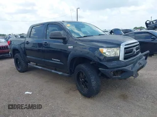 2013 Toyota Tundra z VIN 5TFDW5F13DX302067, wystawiony jako IAAI lot #42461336 z przebiegiem 124 876 mil mil oraz . Historia ofert i sprzedaży dostępna na DreamBid. Obrazek 1.