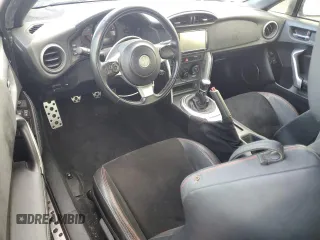 2017 Toyota 86 z VIN JF1ZNAA10H9700877, wystawiony jako Copart lot #51345715 z przebiegiem 76 409 mil mil oraz Szkoda całkowita • Salvage title. Historia ofert i sprzedaży dostępna na DreamBid. Obrazek 8.