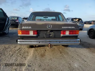 1983 Mercedes-Benz 300 with VIN WDBAB33A8DB025998, listed as a Copart auction lot 79548214 with 232,276 mi miles and Clean Title. Bid and sale history available at carsss.com. Image 6.