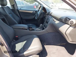 2004 Mercedes-Benz C 230 Kompressor z VIN WDBRF40J64F508593, wystawiony jako IAAI lot #42454790 z przebiegiem Nie podano mil oraz . Historia ofert i sprzedaży dostępna na DreamBid. Obrazek 5.