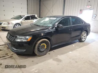 2014 Volkswagen Passat S z VIN 1VWAS7A36EC033507, wystawiony jako Copart lot #55045315 z przebiegiem 168 587 mil mil oraz Czysty tytuł • Clean title. Historia ofert i sprzedaży dostępna na DreamBid. Obrazek 1.