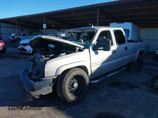 2006 Chevrolet Silverado 3500 SRW Wrk Trk with VIN 1GCHK33D46F268861, listed as a IAAI auction lot 41518243 with 117,900 mi miles. Bid and sale history available at carsss.com. Image 2.