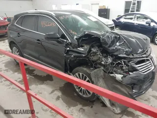 2015 Lincoln MKC with VIN 5LMCJ2A96FUJ47288, listed as a IAAI auction lot 41566290 with 102,316 mi miles. Bid and sale history available at carsss.com. Image 1.