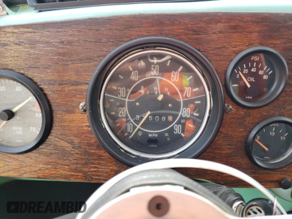 1971 Volkswagen Beetle with VIN 1112947468, listed as a Copart auction lot 46689684 with 33,508 mi miles and Clean Title. Bid and sale history available at DreamBid. Image 9.