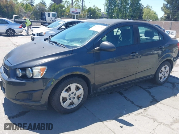 2016 Chevrolet Sonic LS с VIN 1G1JA5SG7G4183756, выставлен на аукционе IAAI как лот 42236517 с пробегом 121 479 миль миль и . История ставок и продаж доступна на DreamBid. Изображение 2.