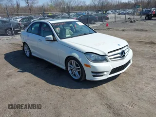 2012 Mercedes-Benz C 300 Sport z VIN WDDGF8BB8CA714148, wystawiony jako IAAI lot #42024060 z przebiegiem 80 908 mil mil oraz . Historia ofert i sprzedaży dostępna na DreamBid. Obrazek 1.