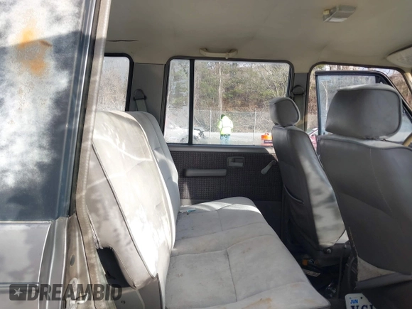 1990 Isuzu Trooper z VIN JACCH58R0L8900522, wystawiony jako IAAI lot #41642808 z przebiegiem 177 690 mil mil oraz . Historia ofert i sprzedaży dostępna na DreamBid. Obrazek 8.