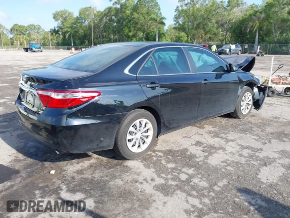 2017 Toyota Camry XLE z VIN 4T1BF1FK1HU805219, wystawiony jako IAAI lot #42199342 z przebiegiem 133 102 mil mil oraz . Historia ofert i sprzedaży dostępna na DreamBid. Obrazek 4.