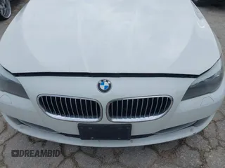 2013 BMW 5 Series 528i with VIN WBAXG5C55DDY33772, listed as a IAAI auction lot 41605701 with 131,473 mi miles and . Bid and sale history available at carsss.com. Image 6.