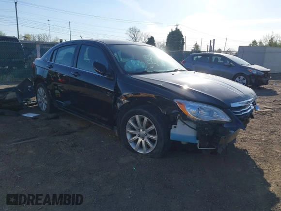 2011 Chrysler 200 Touring z VIN 1C3BC1FBXBN552307, wystawiony jako IAAI lot #42053190 z przebiegiem 162 138 mil mil oraz . Historia ofert i sprzedaży dostępna na DreamBid. Obrazek 1.