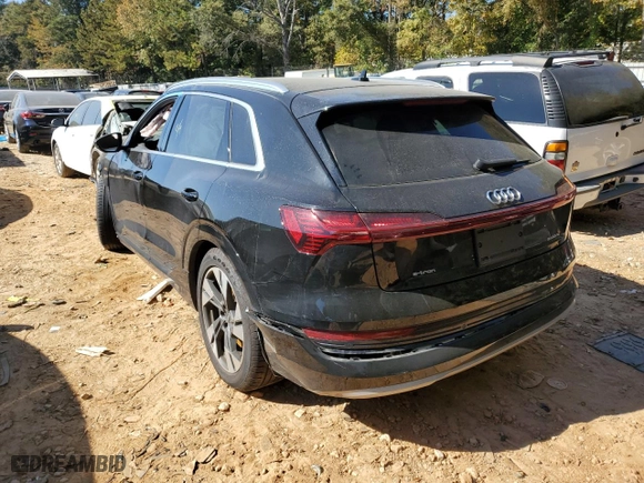 2022 Audi e-tron Premium with VIN WA1AAAGE8NB005610, listed as a Copart auction lot 63919242 with 10,000 mi miles. Bid and sale history available at carsss.com. Image 3.