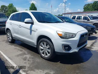 2015 Mitsubishi Outlander ES z VIN 4A4AP3AW6FE061328, wystawiony jako IAAI lot #42223295 z przebiegiem 177 461 mil mil oraz . Historia ofert i sprzedaży dostępna na DreamBid. Obrazek 1.
